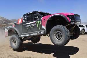 Ampudia Kicks Off Independence Celebrations with Victory in the 6th SCORE Baja 400